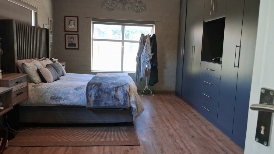 6 Bedroom Property for Sale in Stilbaai Wes Western Cape